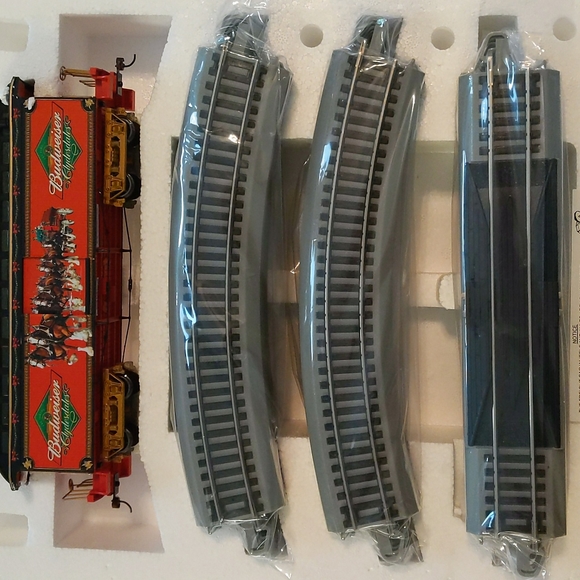 Budweiser Electric 8pc train set - Picture 7 of 10